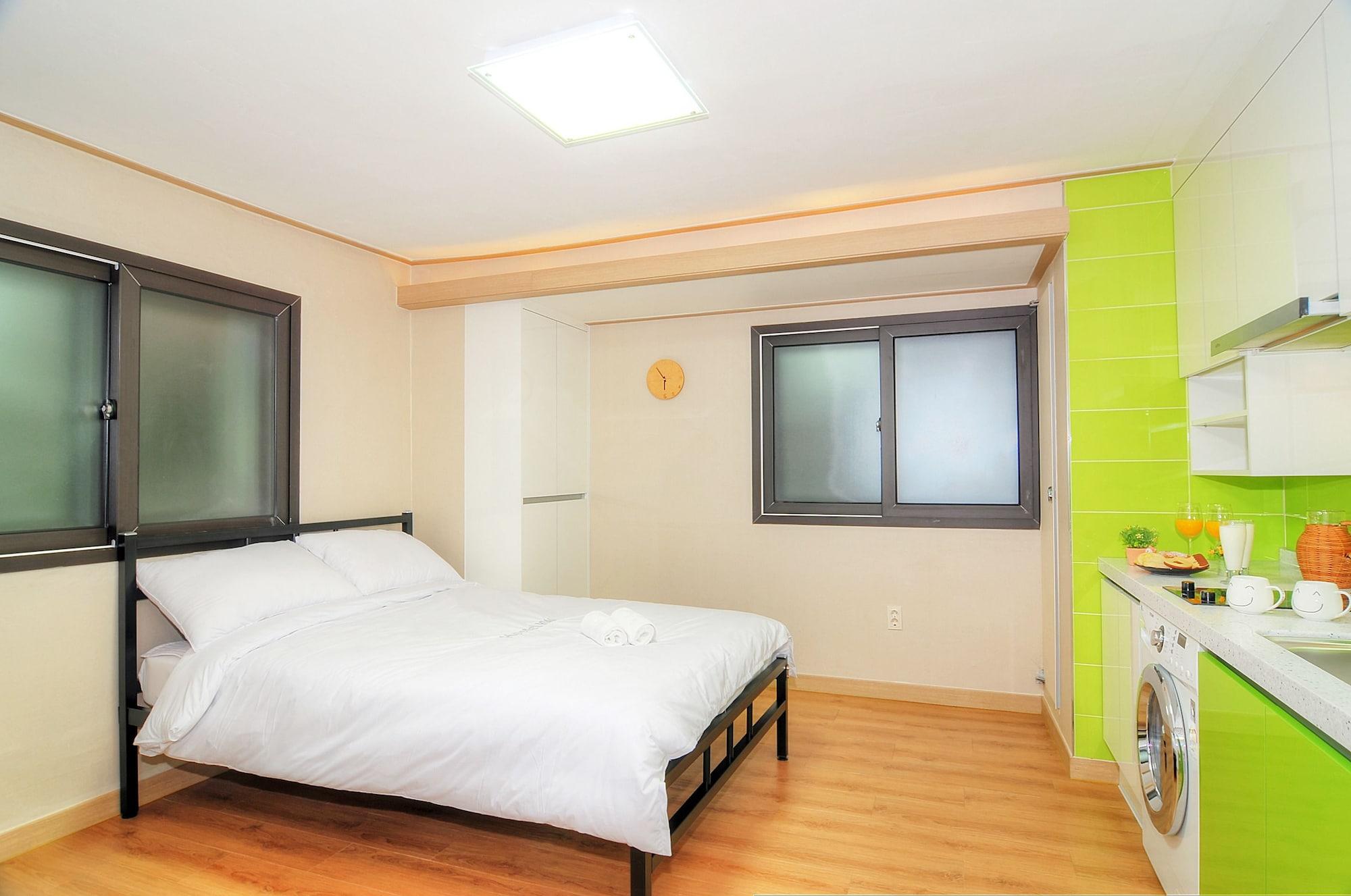 Hostel Kw Sinsa Seoul Exterior photo