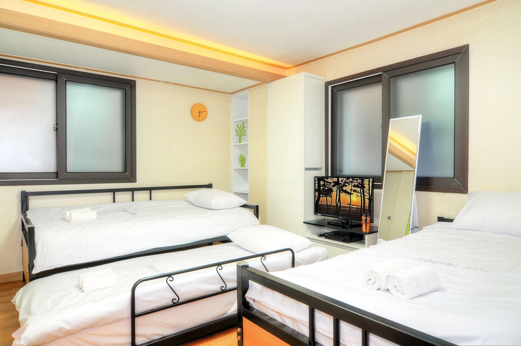 Hostel Kw Sinsa Seoul Exterior photo